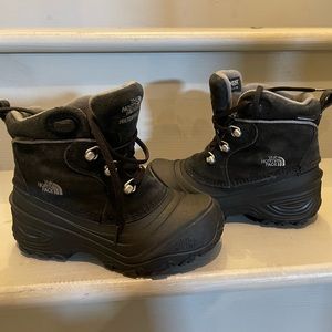 The Northface chilkat kids snow boots